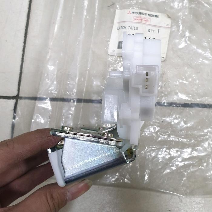 Door Lock Bagasi Asli Mitsubishi All New Pajero Sport New Pajero