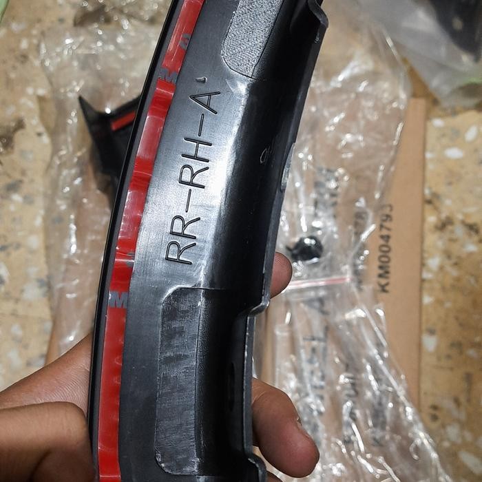 Moulding Spoiler Bemper Belakang Outlander Sport Facelift 2014-Up Kode 018