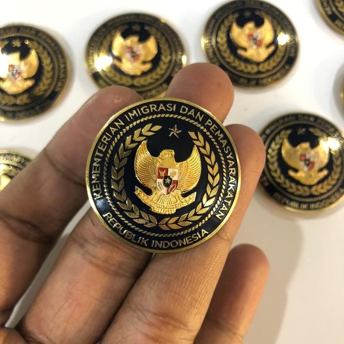 

Terlaris PIN KEMENIMIPAS TERBARU KEMENTRIAN IMIGRASI DAN PEMASYARAKATAN RI KUNINGAN CEMBUNG SEPUH