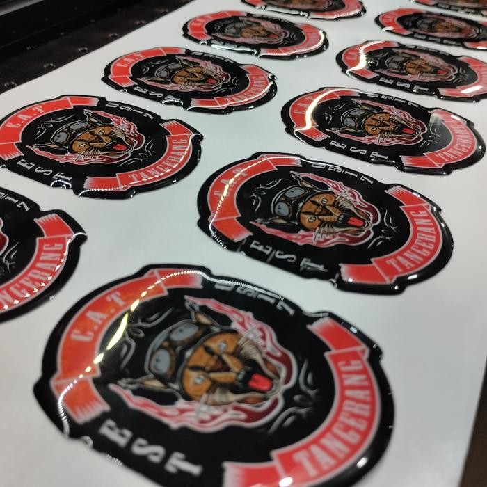 

Cetak Stiker Timbul Resin 3D & Super Gloss Potong Kiss Cut - Sifatnya Lentur, Bisa Indoor Outdoor