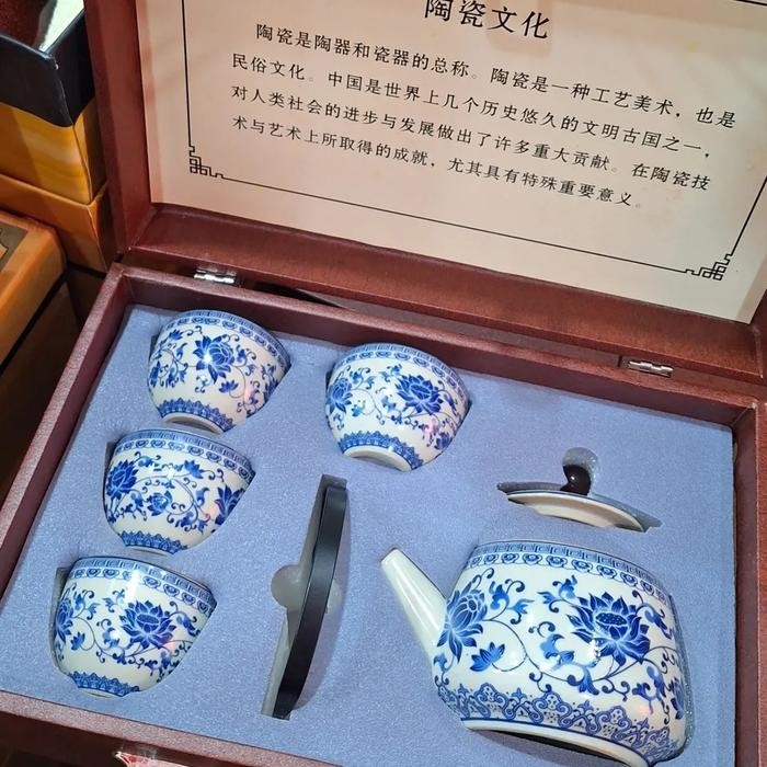 

Parcel Imlek Chinese Tea Pot Set Keramik Exclusive Luggage Box CNY Hampers 2025