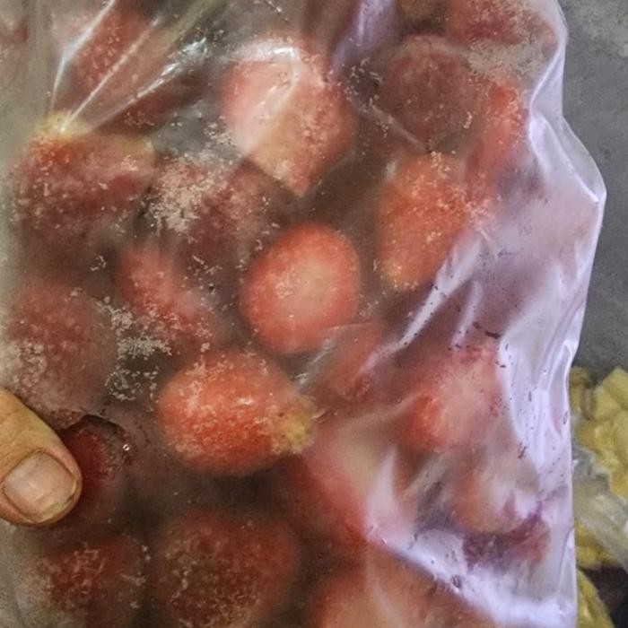 

Glx Frozen strawberry/ Buah beku strawberry/frozen Stroberi kemasan 1 kg