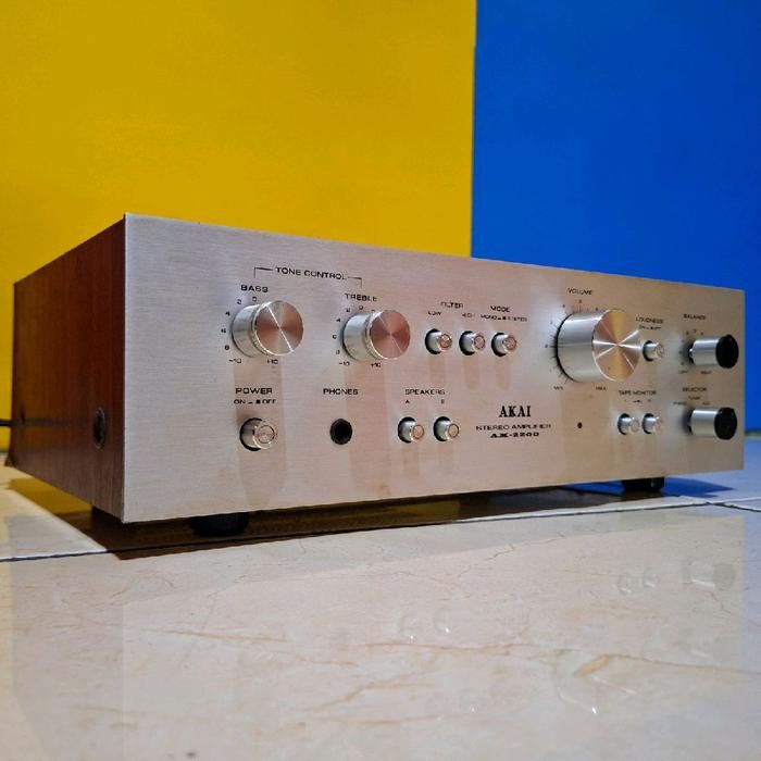 AKAI STEREO AMPLIFIER AM-2200 VINTAGE *