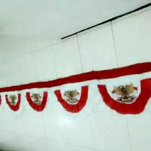 Grosir Bendera Indonesia Background Merah Putih Bunga Besar 5 Lengkung Pasti Diskon
