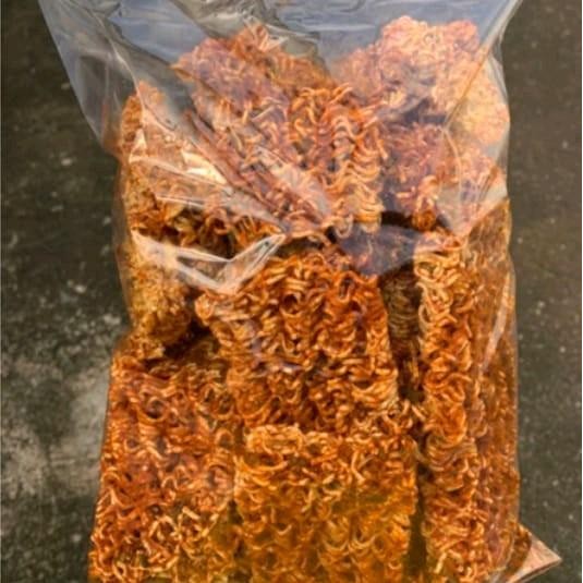 

ASLI 1KG Mie Kering/Mie Kremes Pedas Daun Jeruk Bumbu Cikruh Khas Bandung Makanan Ringan Enak Food