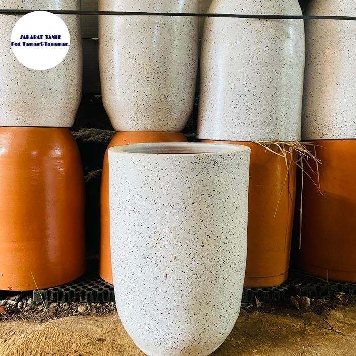 pot gerabah teracota putih bercak hitam