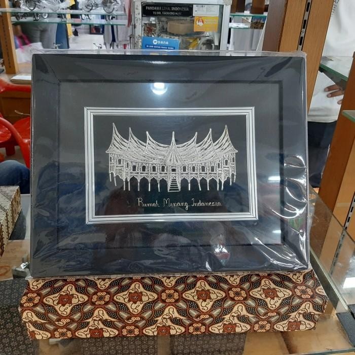 Pajangan Dinding Hiasan Meja Plakat Miniatu Rumah Gadang Silver