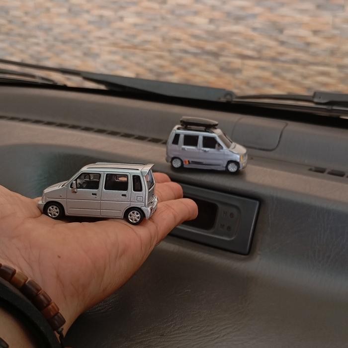 diecast Suzuki wagon R wide / karimun kotak 1:64