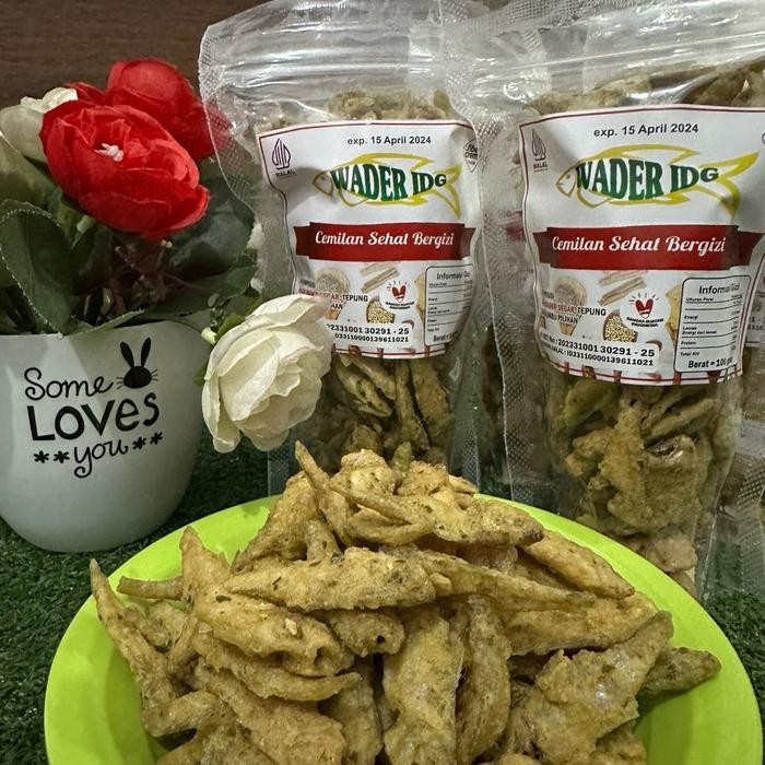 

Sedia WADER CRISPY & pedas 100gr renyah enak bergizi Makanan Ce Keripik Ca