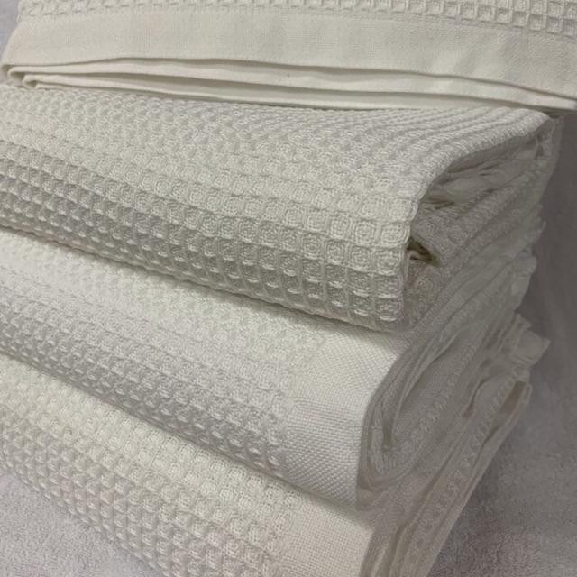 Selimut Waffle Putih Polos Polyester Lembut Bisa Dicuci
