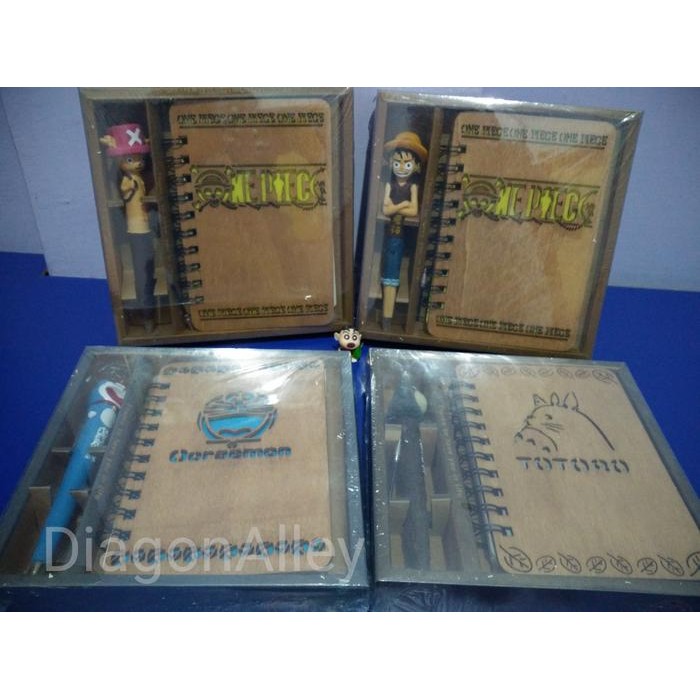 

Notebook / Buku Tulis Cover Kayu Set Pulpen Doraemon One Piece Totoro