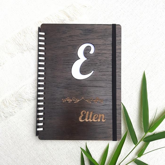 

Buku Kayu dgn Inisial dan Nama Refillable l Refill Wooden Book A5