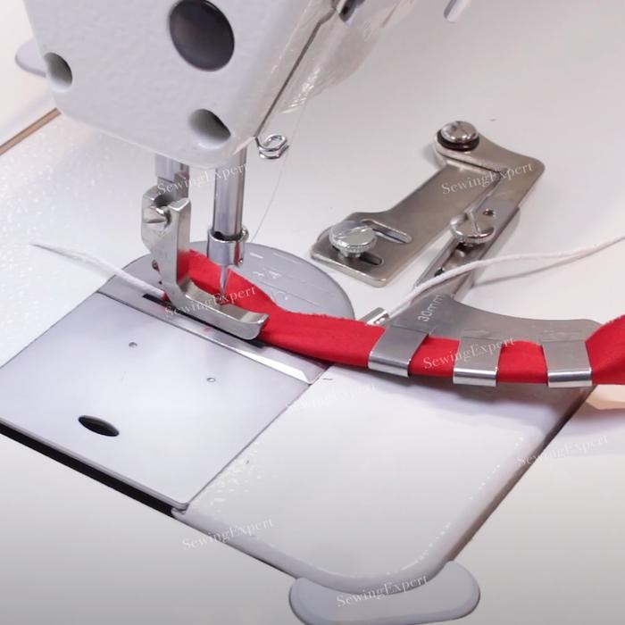 

AT 1 Set Corong dan Sepatu Pembuat Bisban Isi Mesin Jahit High Speed Jarum 1 Industri Typical Sepatu