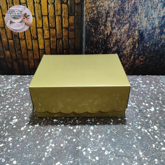 Box kue/Dus snack/kotak kue/ 12x16x7cm Tebal 400gram emas/gold Kode 177