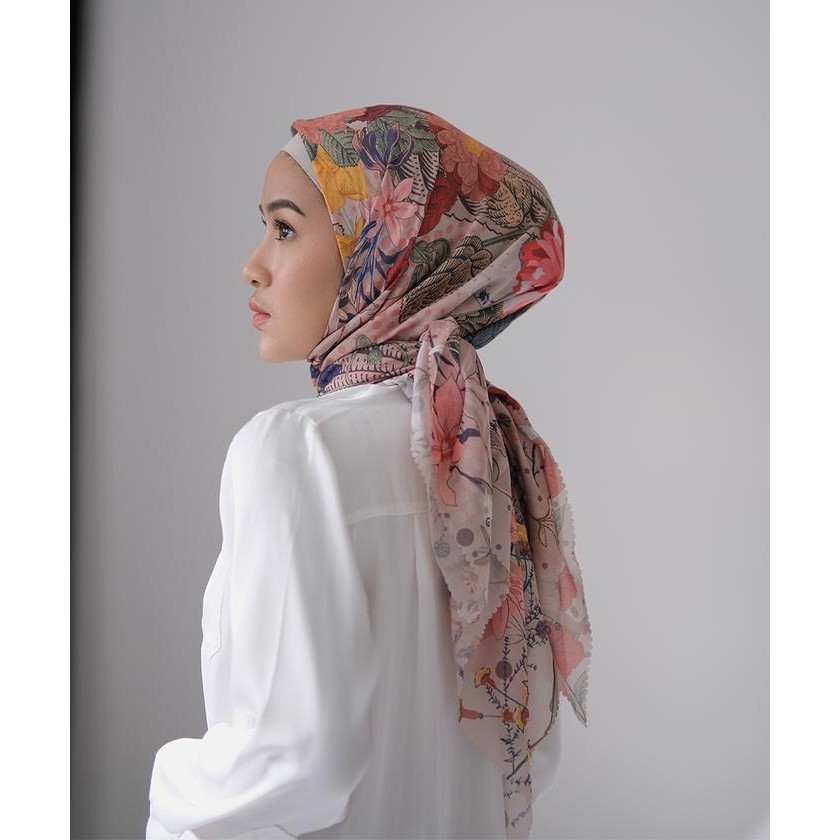 Gonegani Hijab Motif Persegi Blossom Scarf