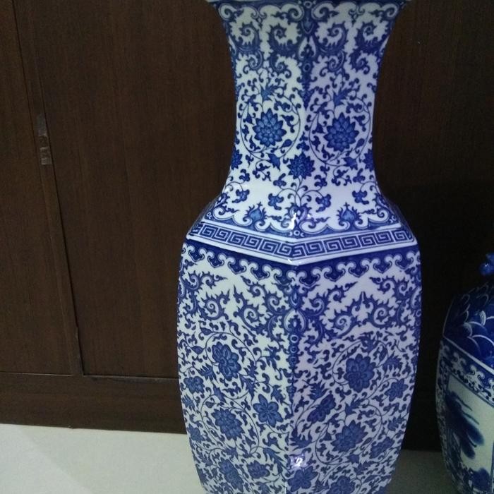 Guci Antik Ina Besar