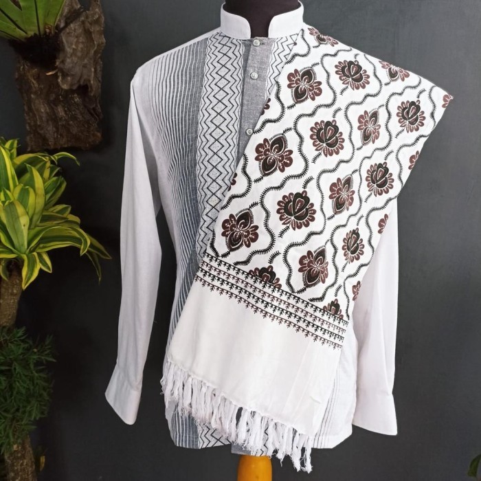  Sorban putih motif batik kashmiri