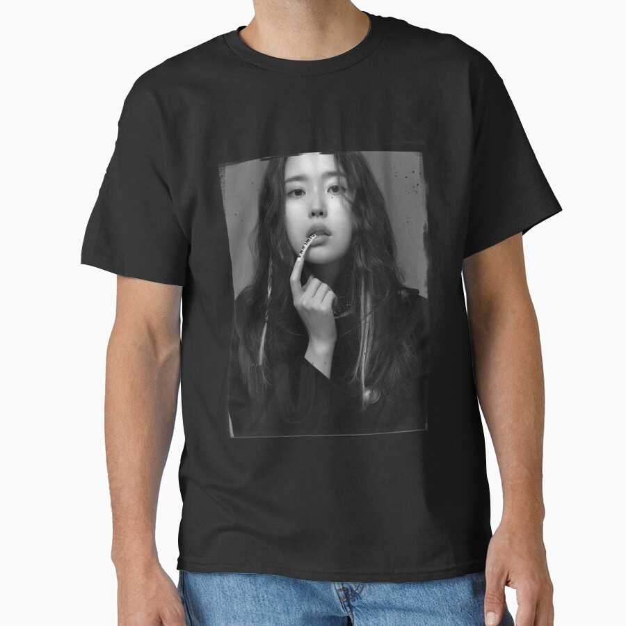 IU-Lee Ji Eun Essential T-Shirt Kaos Leher Bulat Unisex, Unik Kreatif, Modis Dan Keren, Cocok Untuk 