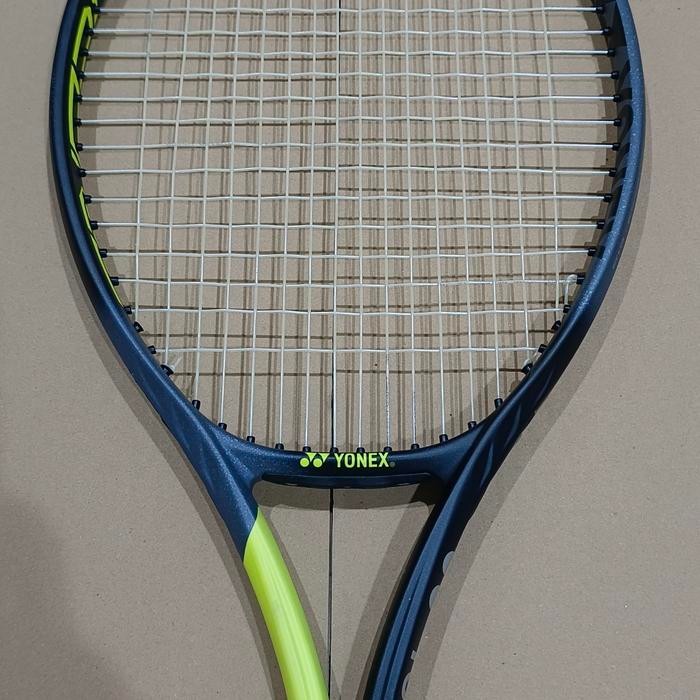 Raket tennis yonex vcore 100