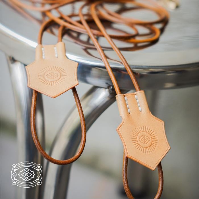 

SOCA Leatherworks Adjustable Leather Lanyard Gantungan ID Card