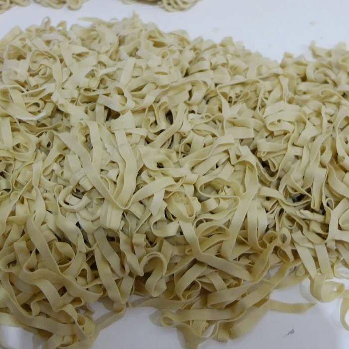 

3YC3 Mie Mee Mi Lebar Garing Kenyal Segar Sehat Karet