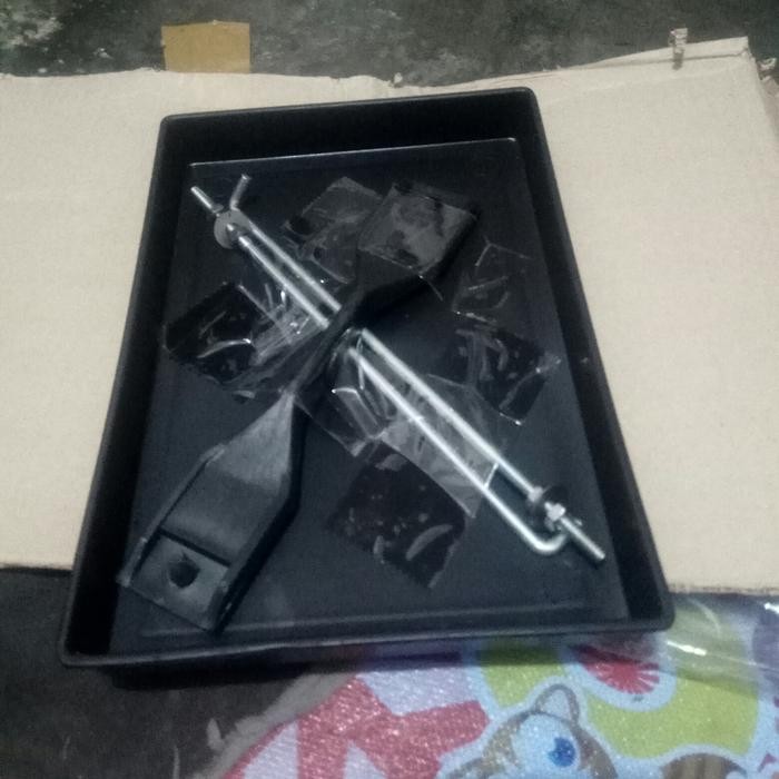 Tatakan Aki Komplit Braket Toyota Kijang Panther