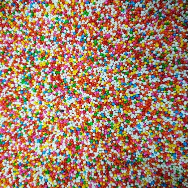 

Sprinkle Trimit Gula Butir Rainbow Hiasan Kue 1 Kg Baking