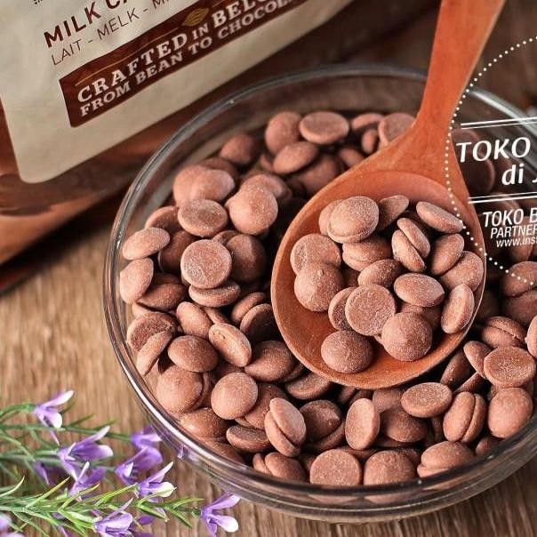 

Lecy.store2 Callebaut 823 NV 33,6% 250gr Milk Chocolate Couverture Cokelat 823NV Coklat Susu