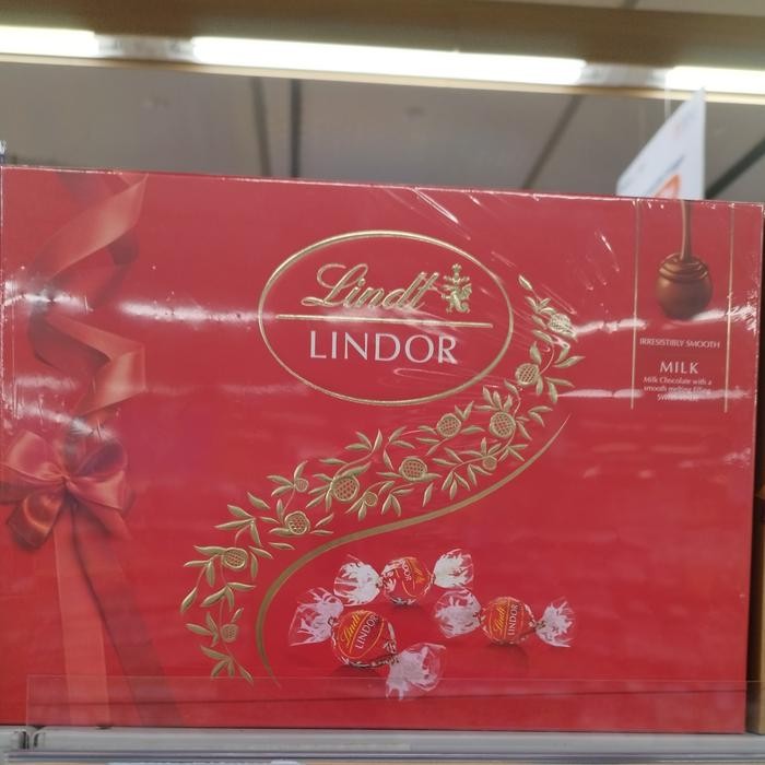 

Neww lindt lindor chocolate milk gift box 168gr Terlaris