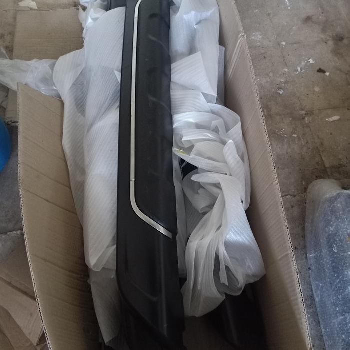 Tanduk bemper belakang /spoiler bemper belakang innova reborn original
