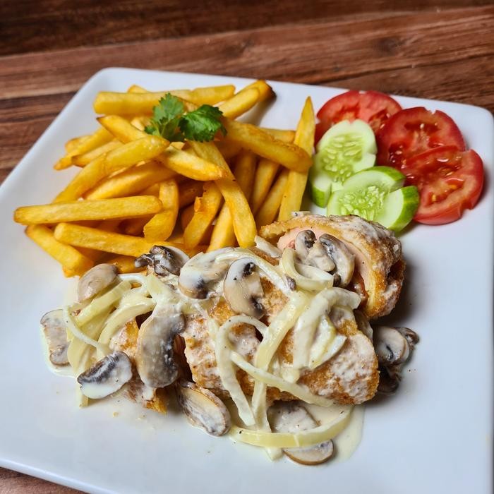

chicken cordon bleu with fries misol makanan western frozen stok terbatas