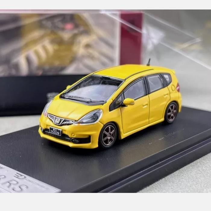 Street Weapon Street Warrior 1:64 Honda Fit Jazz GE8 RS Racing Sports Yellow Metalliic Model Diecast