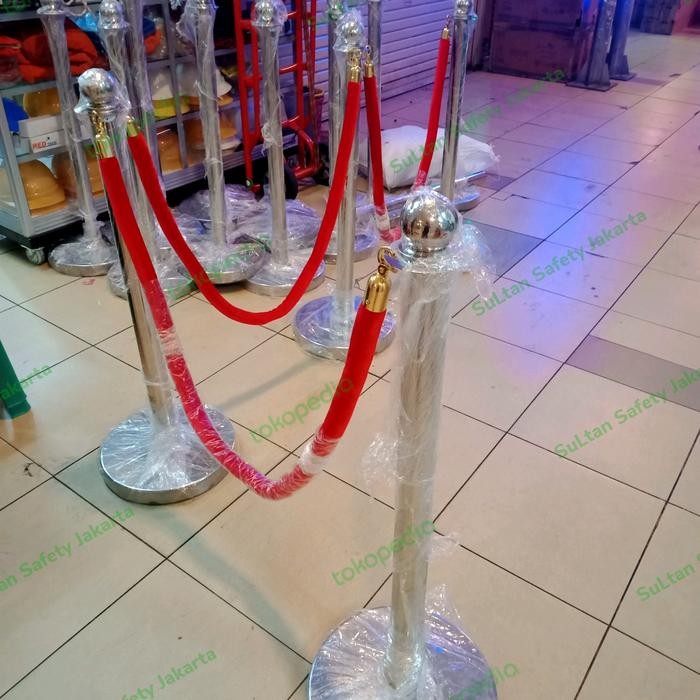 

Promo Tiang Antrian Bulat Untuk Pembatas Jalan Warna Silver Dan Gold