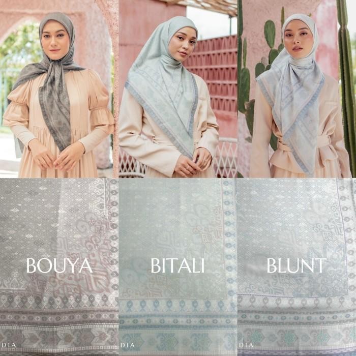 Scarf Segi Empat Seradia Farah Monogram Jilbab Lembut
