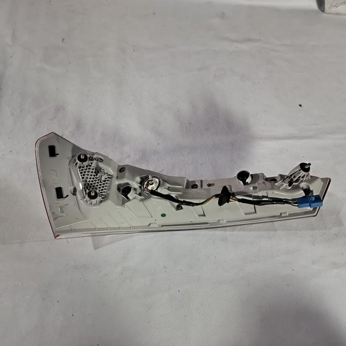 Stoplamp Lampu Belakang Kanan Original Wuling Almaz Rs 2021 2022 Bekas