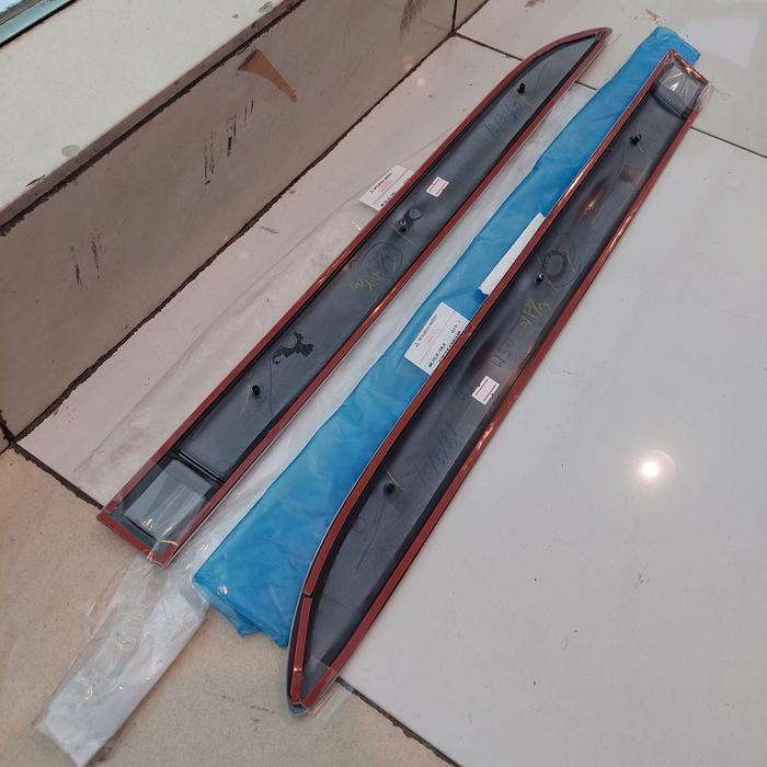 Moulding List Body Belakang Asli Mitsubishi Pajero Sport