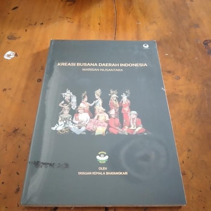 KREASI BUSANA DAERAH INDONESIA WARISAN NUSANTARA - SOFTCOVER