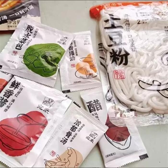 

Wan He Potato Noodles Instant Mie Kentang Paket Bumbu