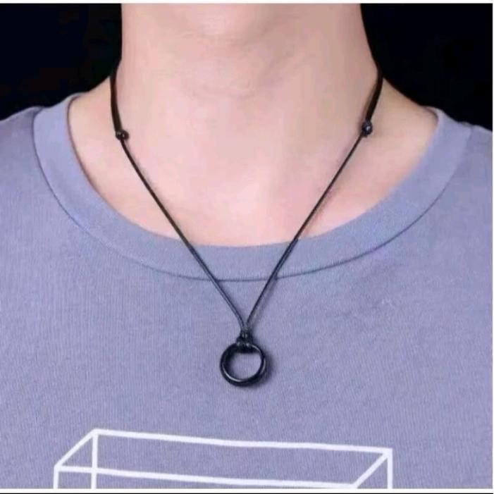 KALUNG TALI BANDUL HITAM LIONTIN CINCIN UNTUK PRIA DAN WANITA Titanium