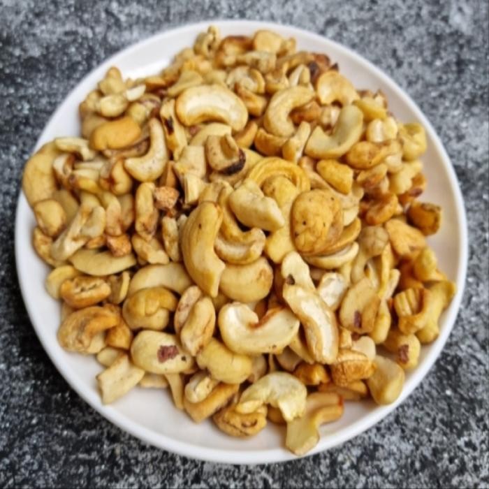 

Kacang Mede Belah Pecahan Campur Mentah 1Kg Mete Patahan Kering Food Nut {Ready High Quality Best