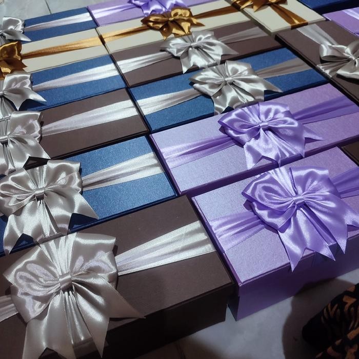 

Kotak Hadiah Exclusive Kado Pea Lamaran Pernikahan