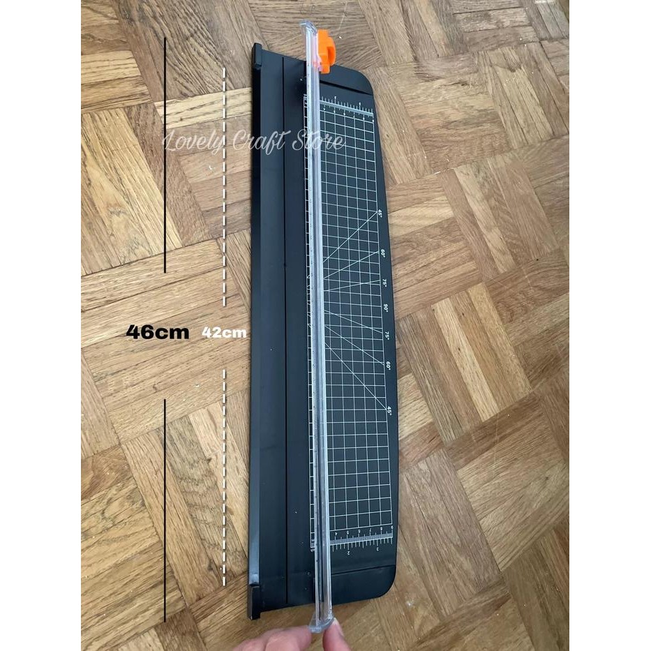 

Lovelycraftstore A5/A4/A3/F4 Paper Trimmer Pemotong Kertas Max Lebar Kertas 42Cm (A2 Posisi Pendek)