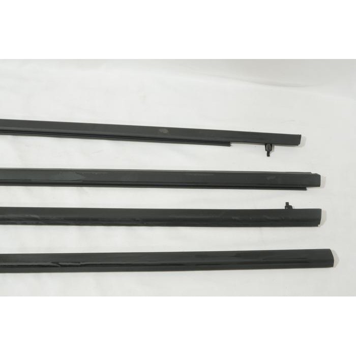Pelipit Karet Kaca Luar Weather Strip Molding Door Hrv 2015-On