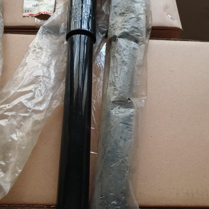 Shockbeker Belakang Lancer Sl 1982 Mb110712