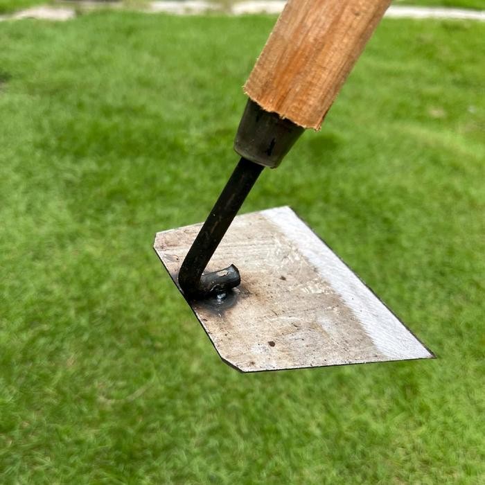 Cangkul Kecil/Wangkil Pembersih Rumput ( Alat Berkebun)