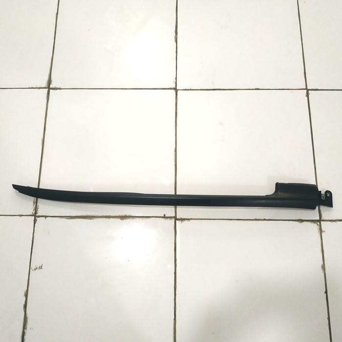 List Moulding Depan Kiri Kaca Besar Crv Gen 2 2002-2006