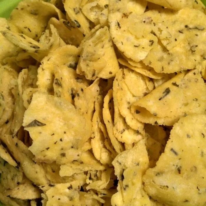 

laura.mart1 1Kg Kecimpring Singkong Bawang Daun Comring Makanan Camilan Cemilan Food Snack Camilan