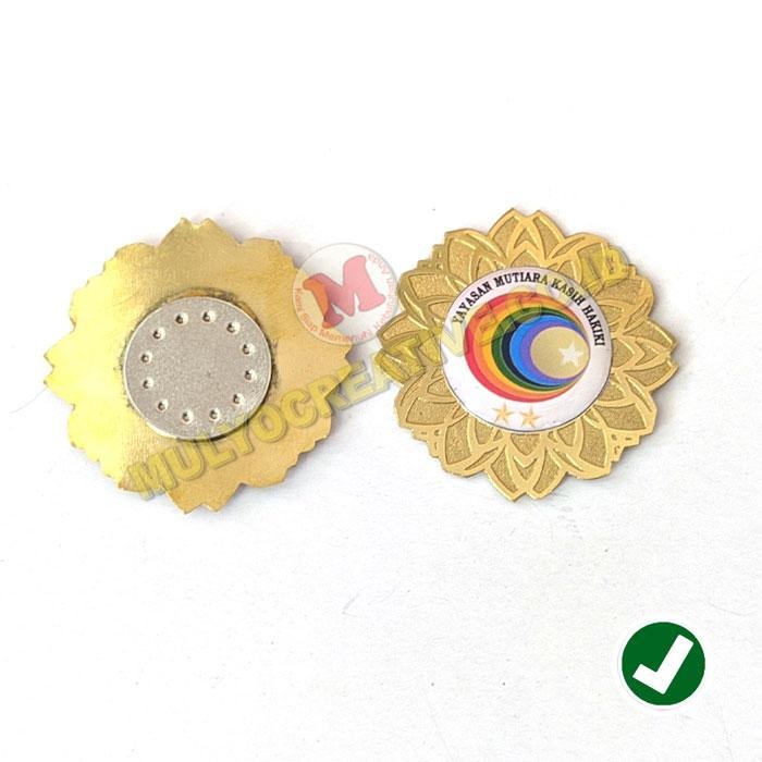 

Pin Model Bunga - Lencana Logo Yayasan Custom Murah Pengait Magnet PREMIUM