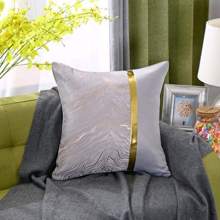 SARUNG BANTAL SOFA MINIMALIS LIST GOLD MEWAH ELEGAN