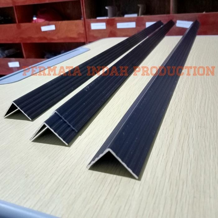 div LIST ALUMINIUM L HITAM 150 CM LIST SIKU ALUMINIUM LIST FLIGHTCASE LIST ALUMINIUM HARDCASE